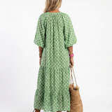 Céline | Vestido midi con estampado, mangas tres cuartos y escote en V" 

Rewritten: "Céline | Vestido midi estampado con mangas tres cuartos y escote en V